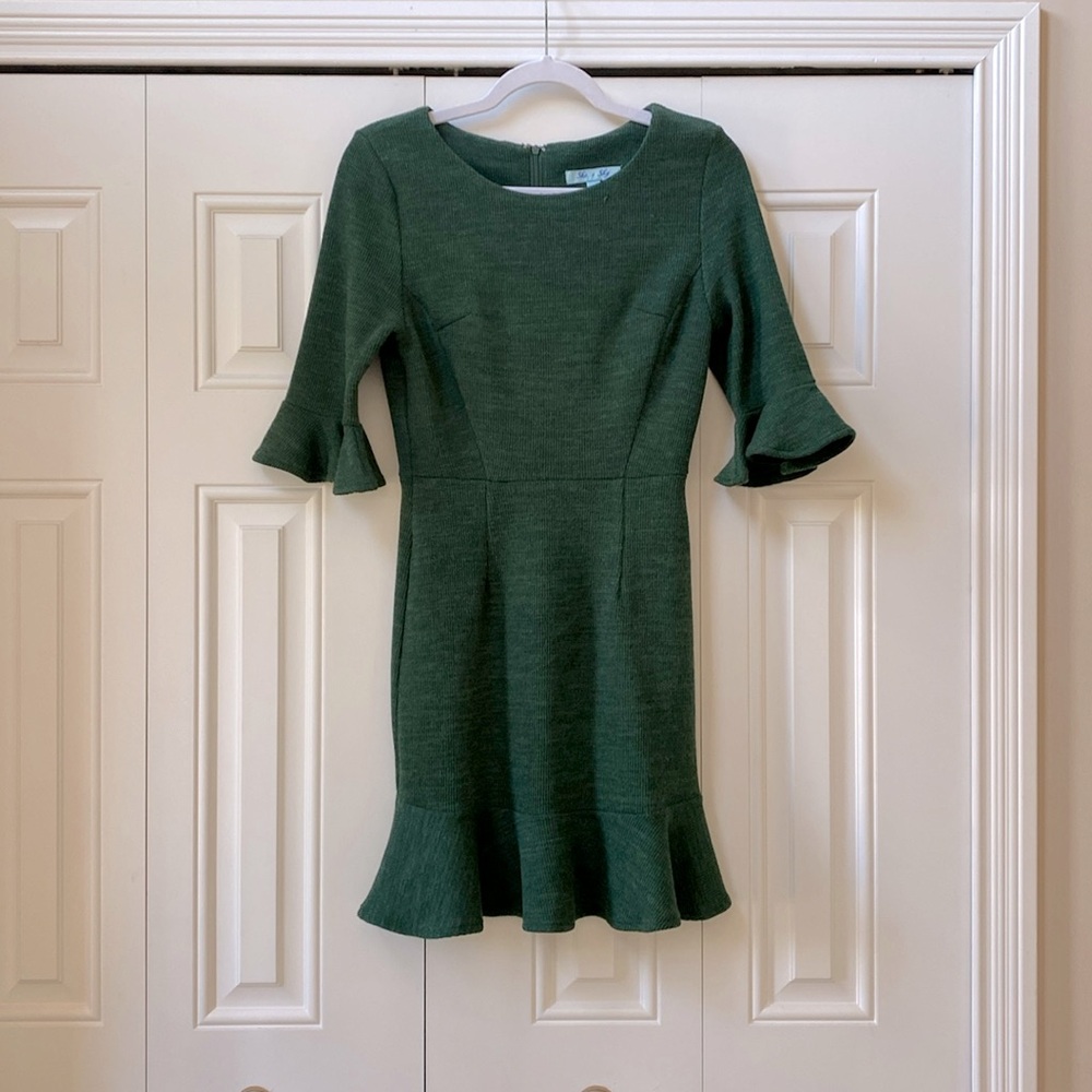 Green quarter sleeve knit dress